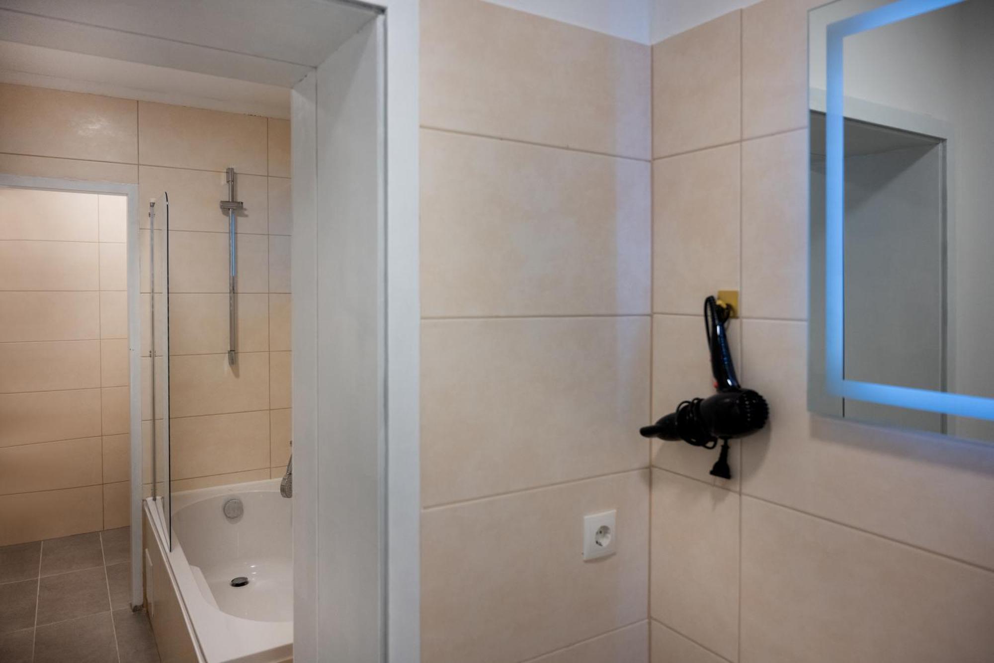 Wohngut-City Appartement 3 Fuer Max 5 Personen Inklusive Parkplatz ฮาเกิน ภายนอก รูปภาพ